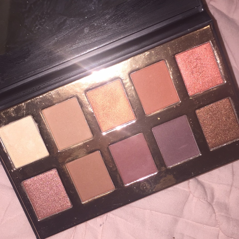 Eyeshadow palette